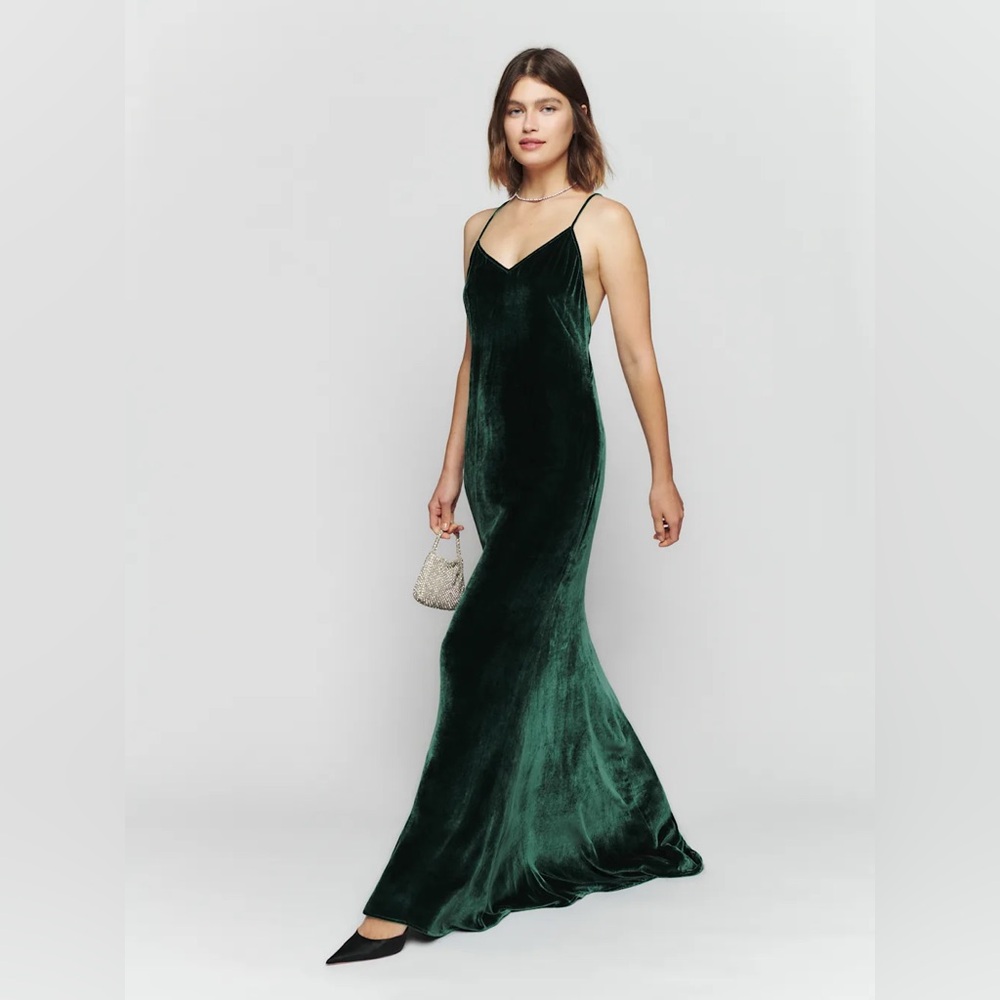 Reformation Rimini Velvet Dress Forest - Size S 
New without tags. Never worn.